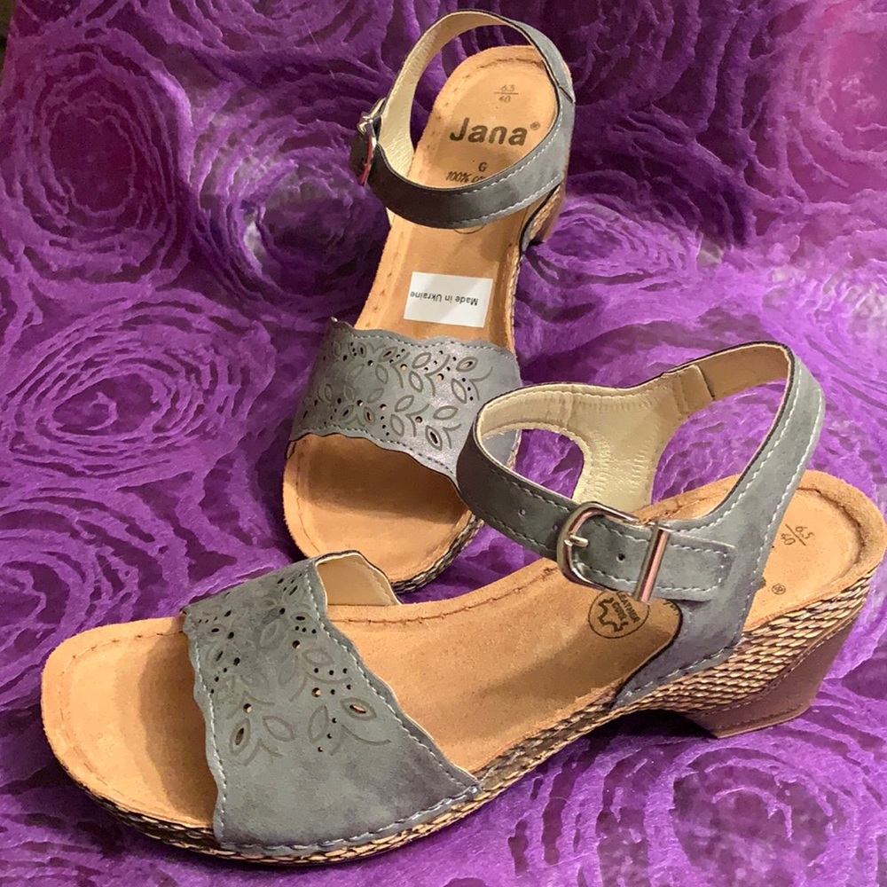 Jana sandal. Beautiful! Size 8.5. Made in Ukraine